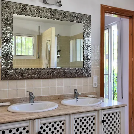 Villa In With Private Pool Sayalonga